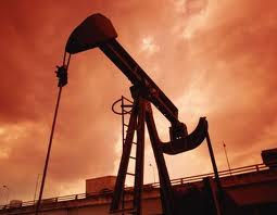 Pétrole les prix grimpent, Kadhafi menace, les groupes pétroliers rassurent